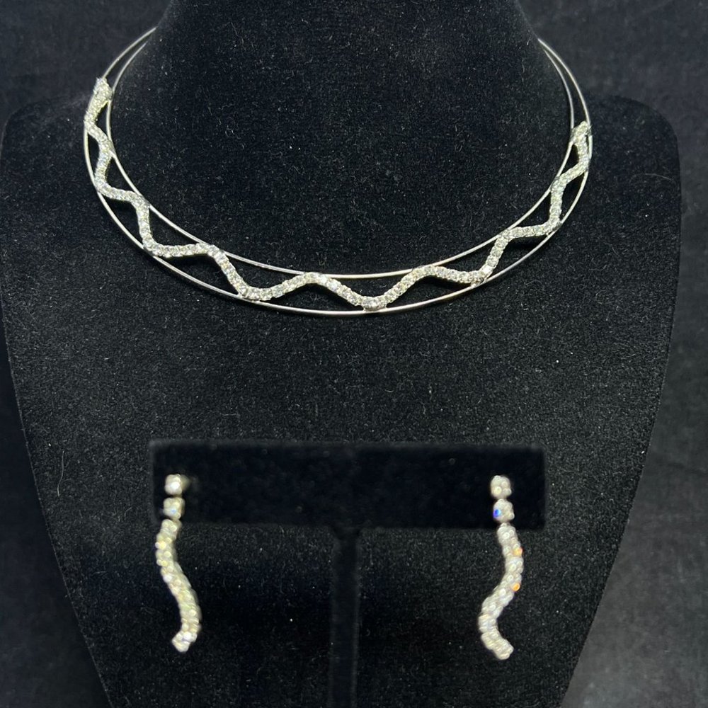 Silver Tone And Rhinestone Choker Necklace & Pierced Earring Set (4166)